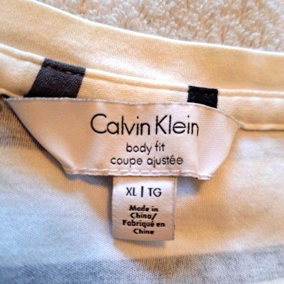 Calvin Klein Neutral Abstract Striped V-Neck Tee Size XL - Picture 4 of 5